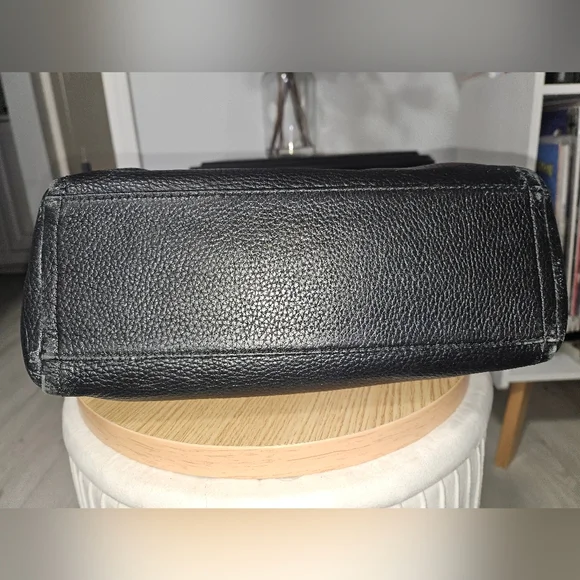 🖤 Kate Spade Fold Over Black Leather Crossbody Bag With Handle 🖤 - Picture 5 of 10